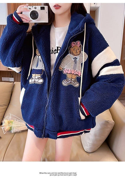 大活躍   熊柄刺繍ロゴボアフルジップパーカー
