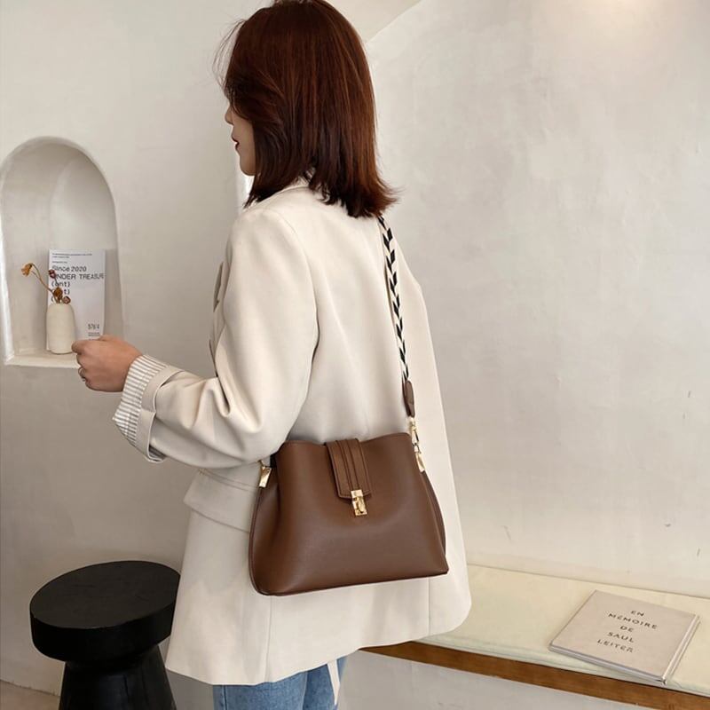 カジュアル   オシャレ度満点 ショルダーバッグ＜F-2392＞