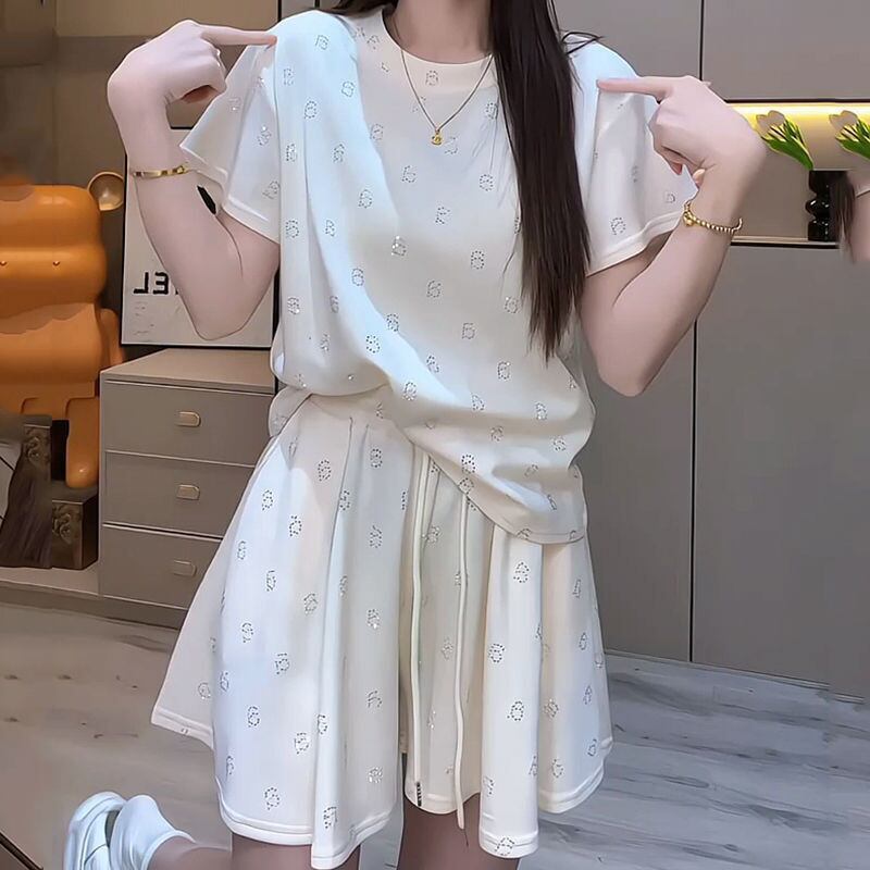 絶対欲しい アバンギャルド ファッション ホットダイヤモンド 2色 半袖 Tシャツ ショートパンツ セットアップF-8842