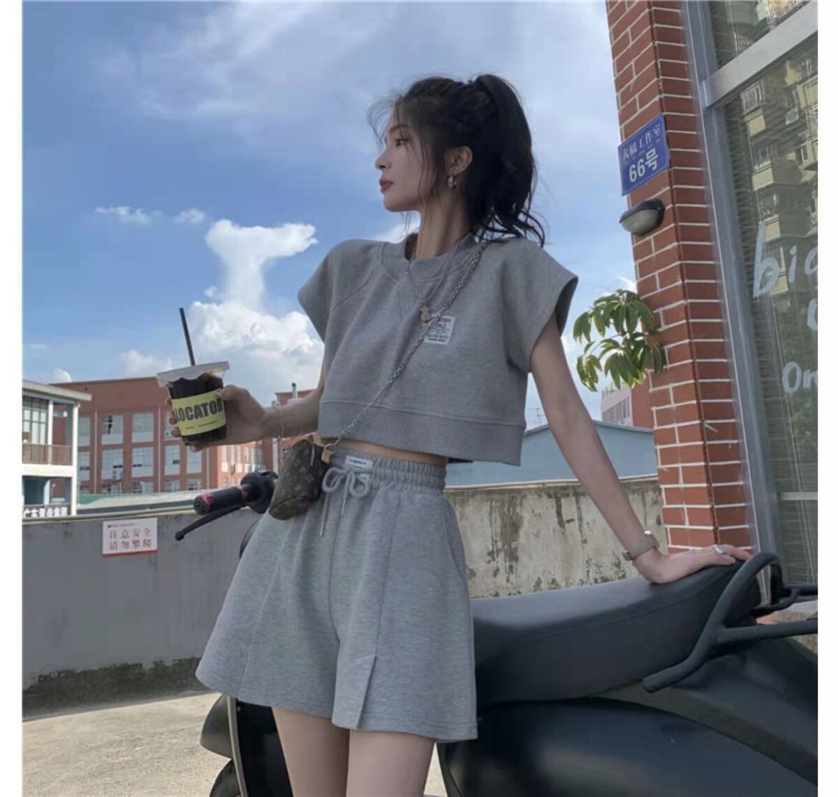 流行新作 美人度アップ 目を奪われる カジュアル 半袖Ｔシャツⅹパンツセット全2色F-9104