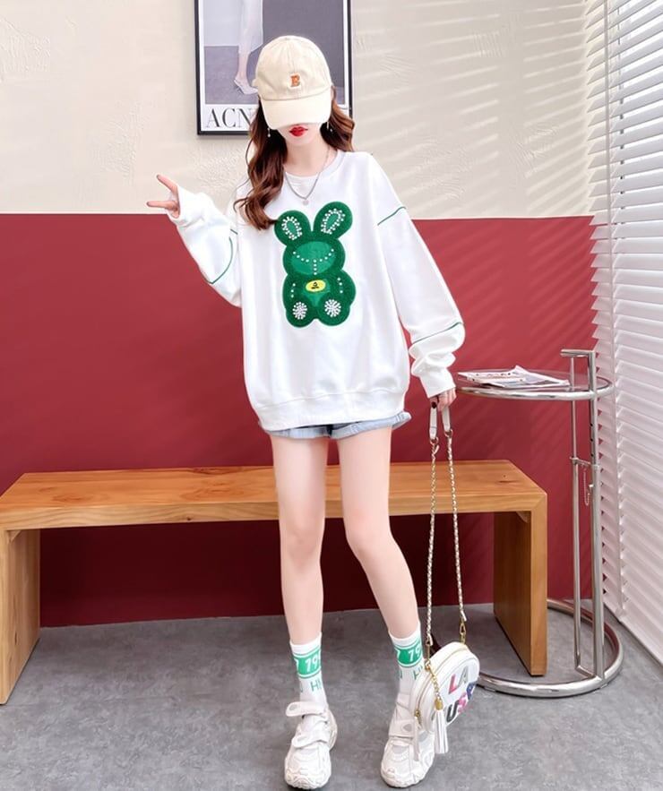 【秋の初めの割引！！】韓国風ルーズ漫画刺繍ホットダイヤモンドミドル丈トップス<F-5024>