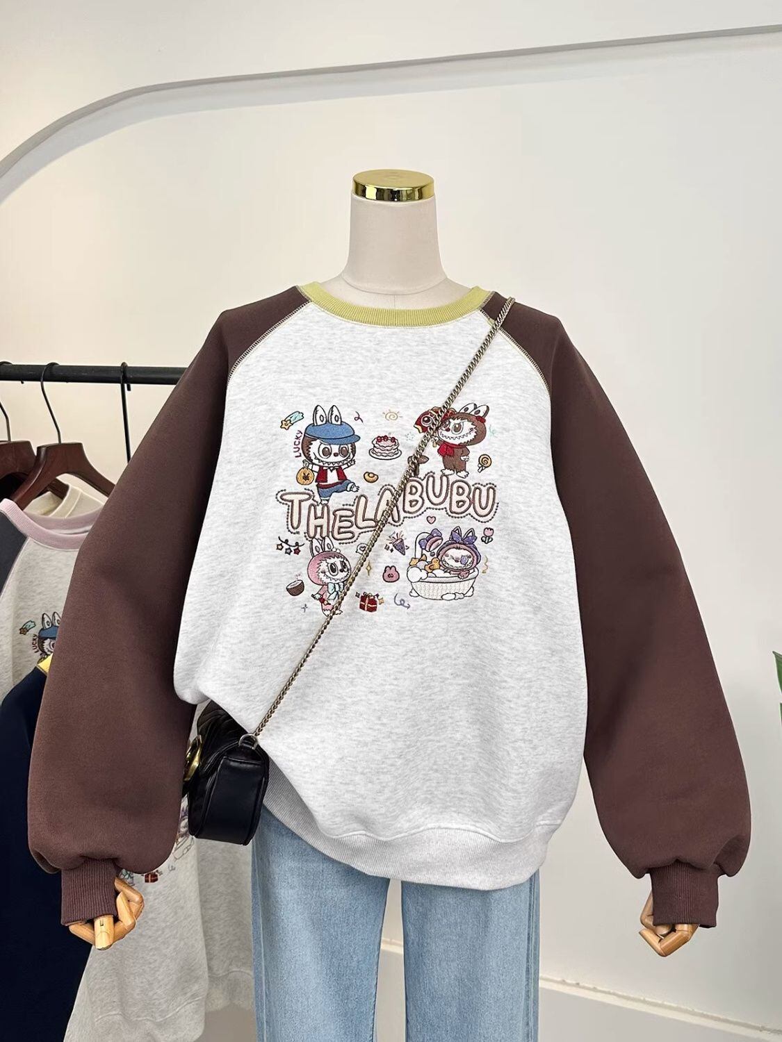 絶対欲しい 刺繍 アクティブも綺麗も叶う 切り替え カジュアル 3色 パーカー F-10557