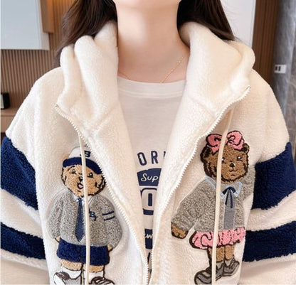 大活躍   熊柄刺繍ロゴボアフルジップパーカー