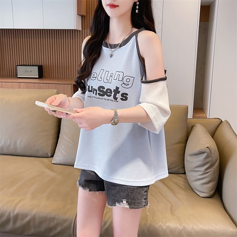 話題沸騰中   ロゴ 肌見せ 肩開き ゆったり 3色半袖Tシャツ＜F-8212＞