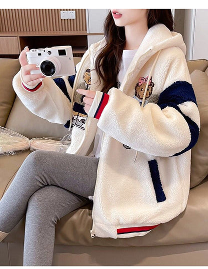 大活躍   熊柄刺繍ロゴボアフルジップパーカー