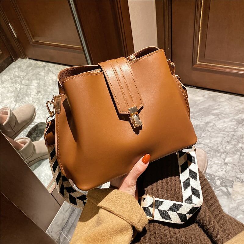 カジュアル   オシャレ度満点 ショルダーバッグ＜F-2392＞