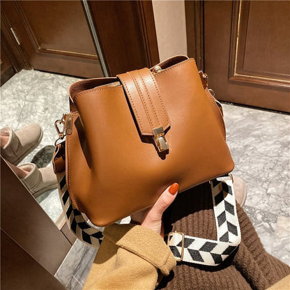 カジュアル   オシャレ度満点 ショルダーバッグ＜F-2392＞