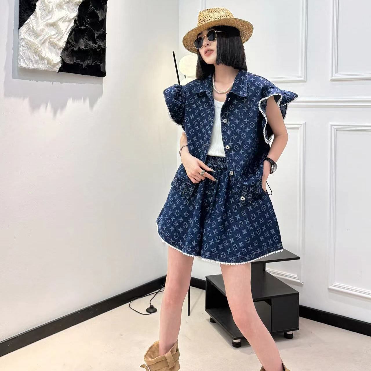 大好評 ファッション 売り切れ必至 2色選択 デニム 半袖 Tシャツ+ 短いスカート セットアップ ＜F-8992＞