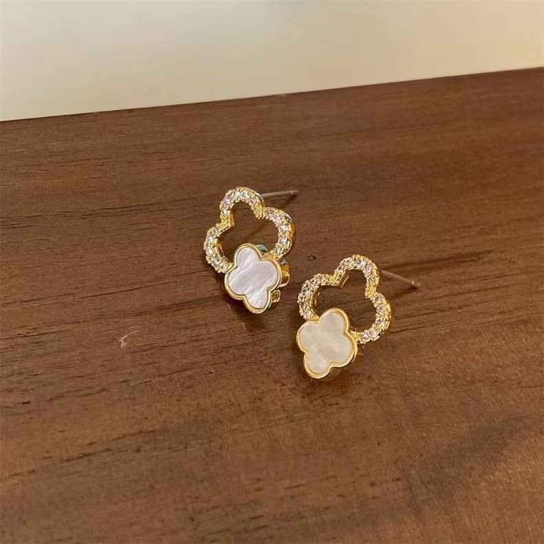 絶対流行   高級通勤ファッション四つ葉のクローバーピアス