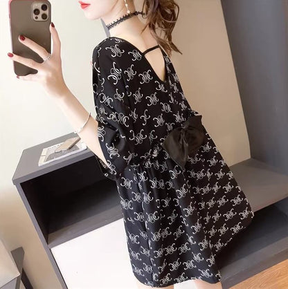 すっきりとしたデザインとバックオープンの半袖Tシャツ<F-5056>