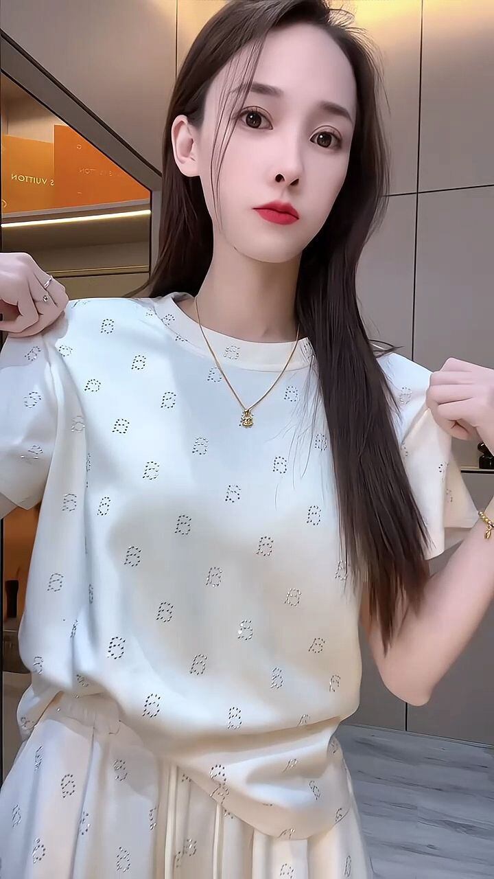 絶対欲しい アバンギャルド ファッション ホットダイヤモンド 2色 半袖 Tシャツ ショートパンツ セットアップF-8842