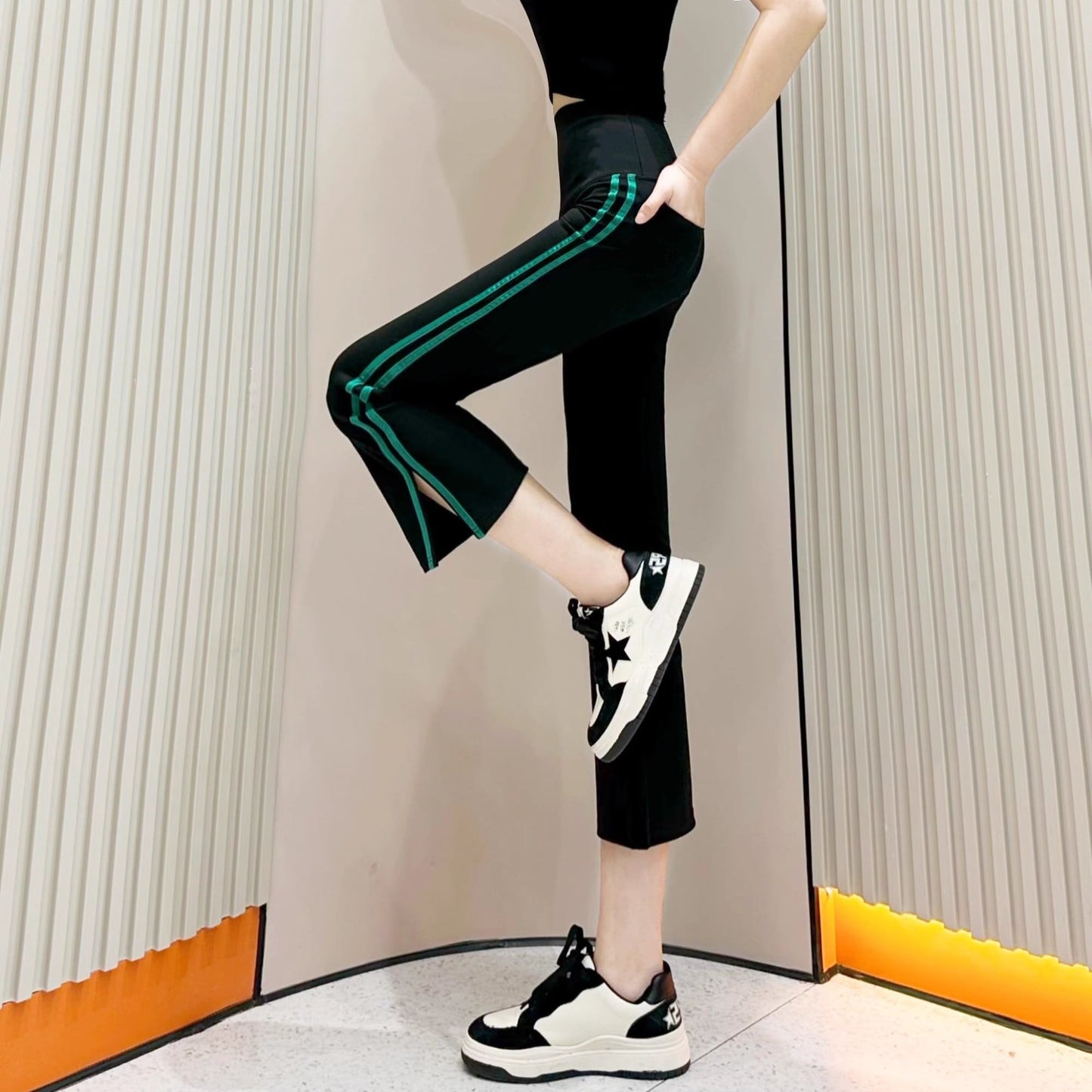 サイドストライプシャークパンツ   ストレートレッグスリット8分パンツ<F-5102>