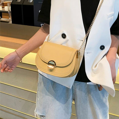 スタイリッシュ   お値段以上 ショルダーバッグ＜F-2877＞