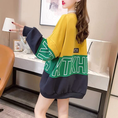 【秋の初めの割引！！】韓国風カラーマッチング漫画文字刺繍ミドル丈トップス<F-5053>