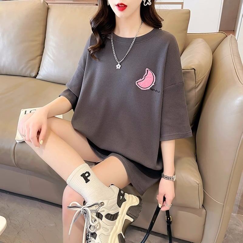 可愛いピンク月柄 Tシャツ 刺?入り 丸襟 半袖＜F-2832＞