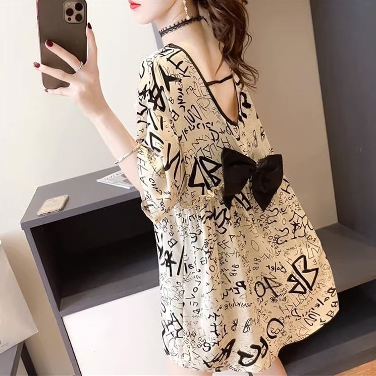 すっきりとしたデザインとバックオープンの半袖Tシャツ<F-5056>
