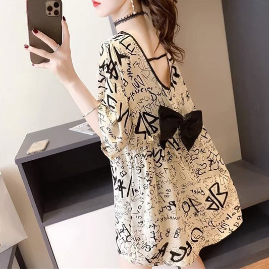 すっきりとしたデザインとバックオープンの半袖Tシャツ<F-5056>