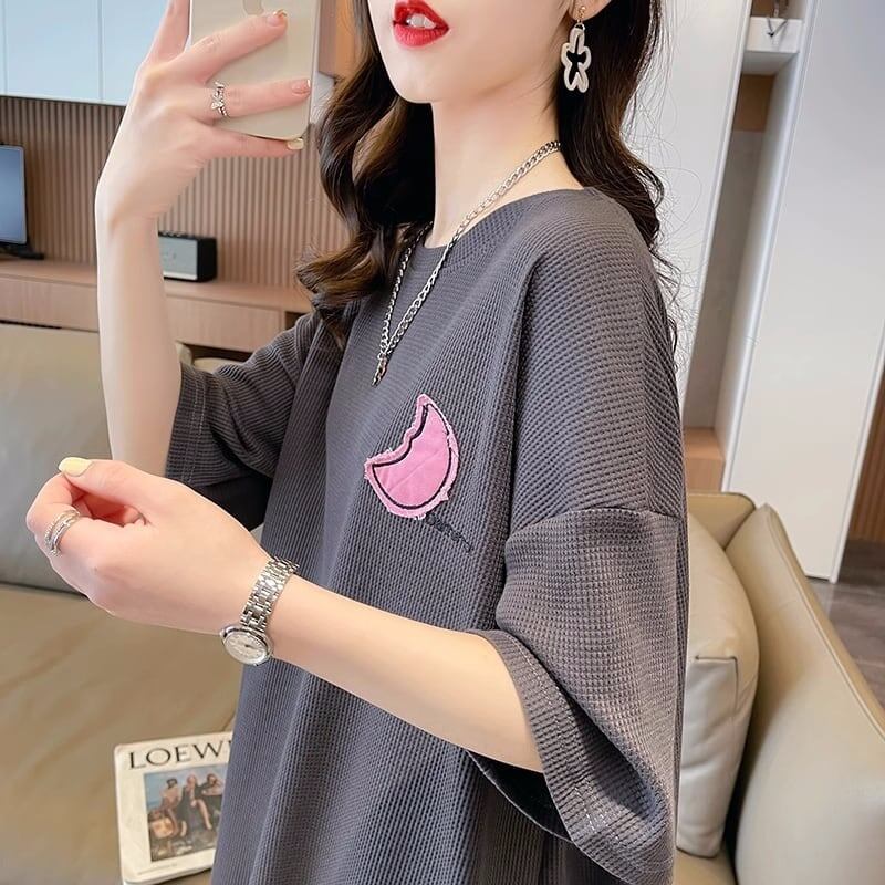 可愛いピンク月柄 Tシャツ 刺?入り 丸襟 半袖＜F-2832＞